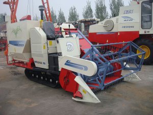 Self-propelled Rice Harvester