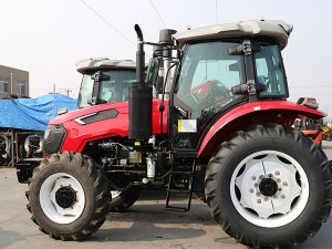 HM1404 Tractor